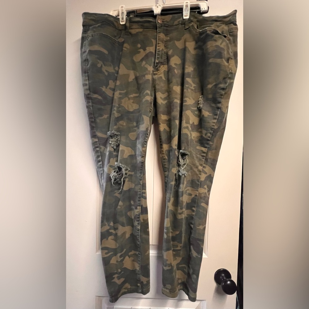 Judy Blue Camo Jeans size 24w plus size.